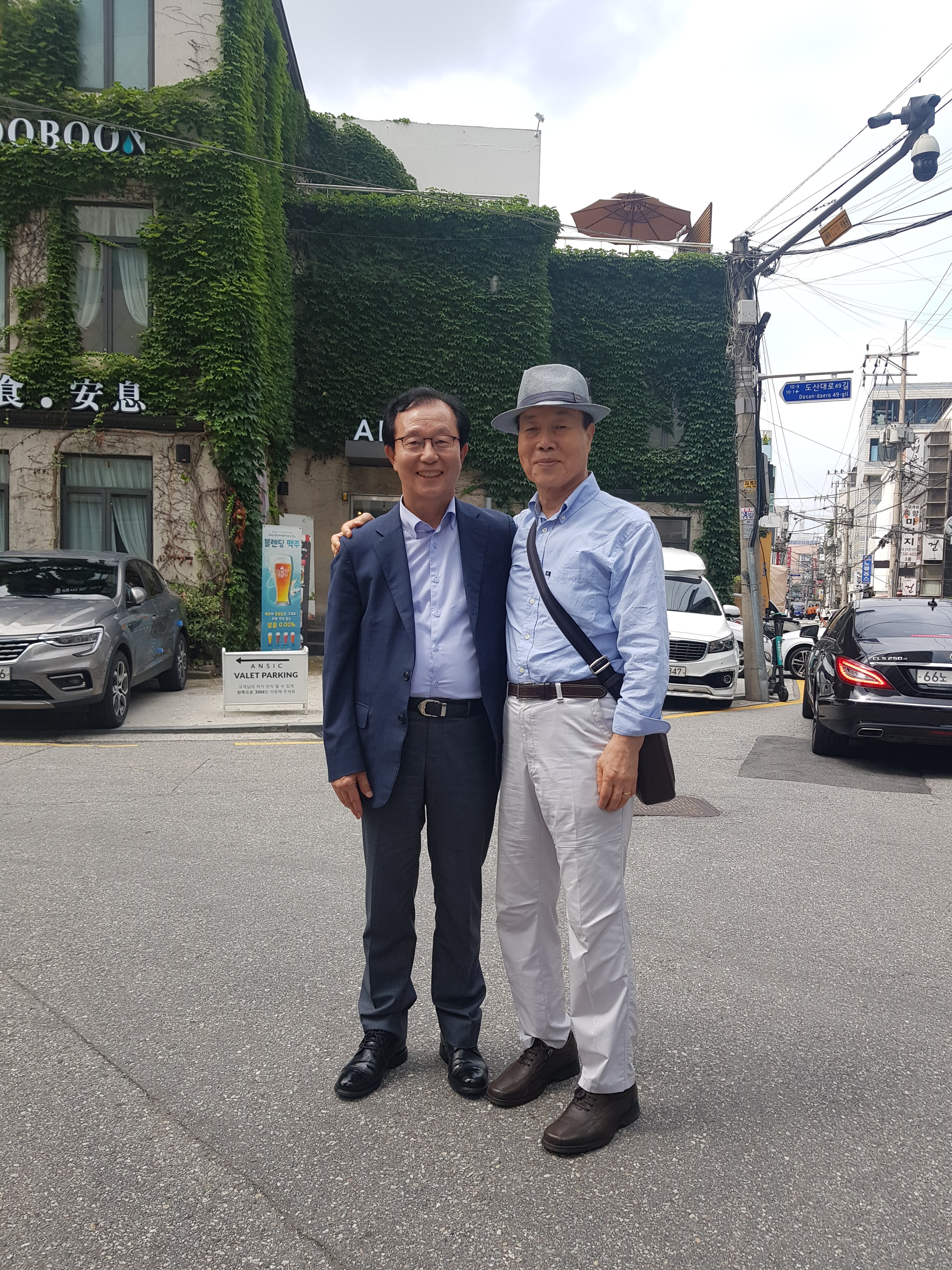 이재일 발행인과 김종득 세계주류 대표
